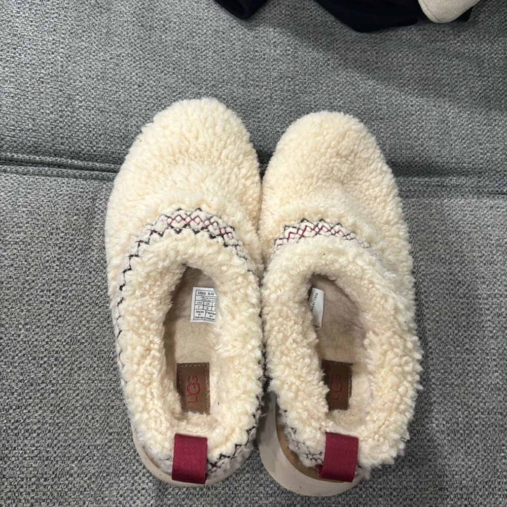 Ugg Sherpa shoes size 7
